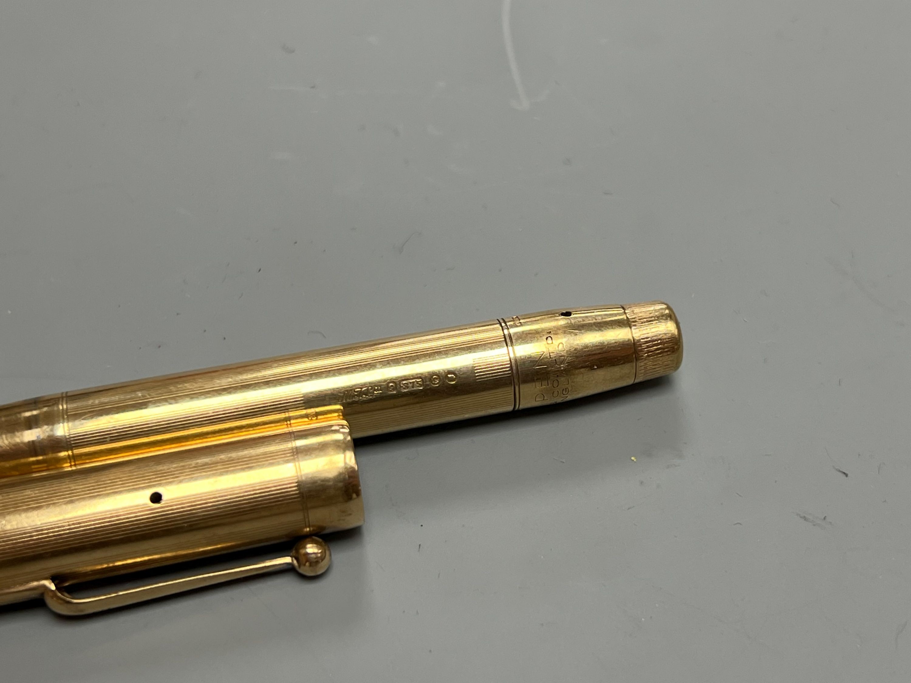 A Swan engine turned 9ct gold fountain pen